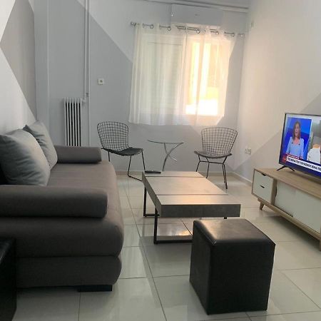 Renovated And Cool Flat In Ideal Location Apartment Athena Bagian luar foto