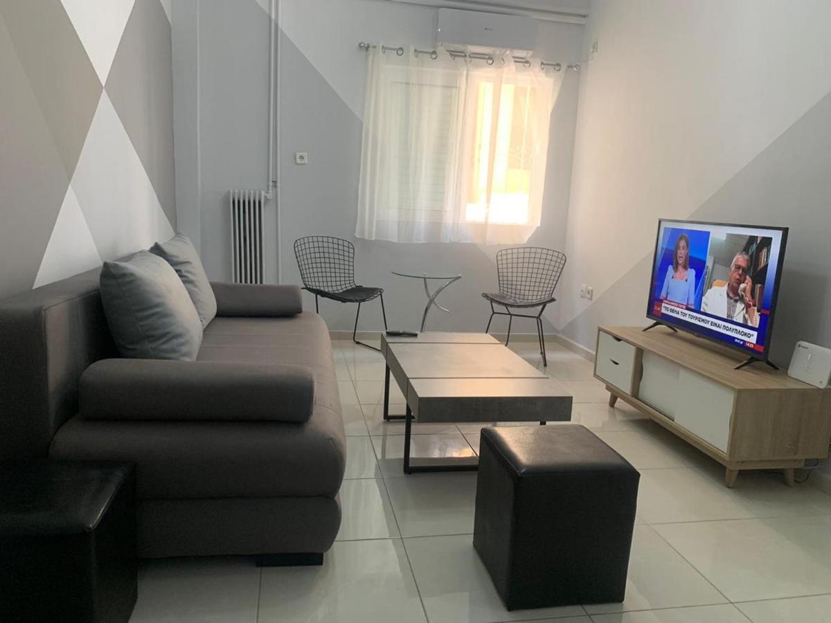 Renovated And Cool Flat In Ideal Location Apartment Athena Bagian luar foto